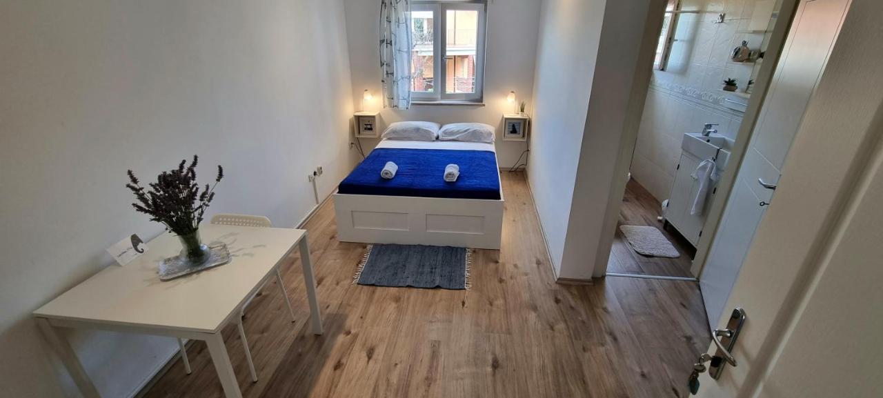 Апартаменты Tiny Studio Big Living Ровинь Экстерьер фото