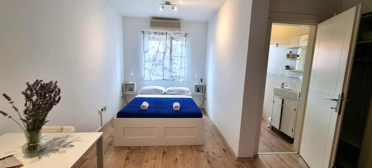 Апартаменты Tiny Studio Big Living Ровинь Экстерьер фото